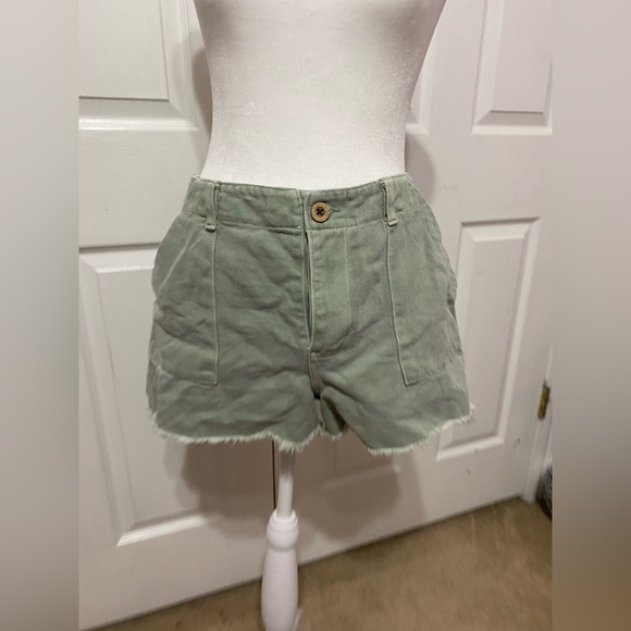 Size 29- Chelsea and violet green jean shorts - Picture 2 of 8